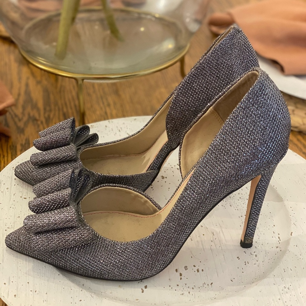 Betsey Johnson Bow Pumps - Picture 2 of 6